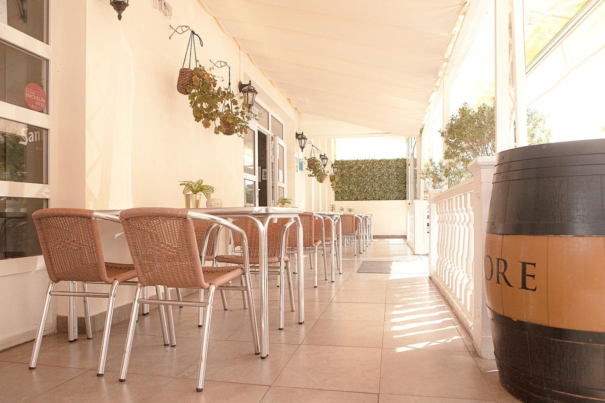 קומיאס Hotel Josein מראה חיצוני תמונה