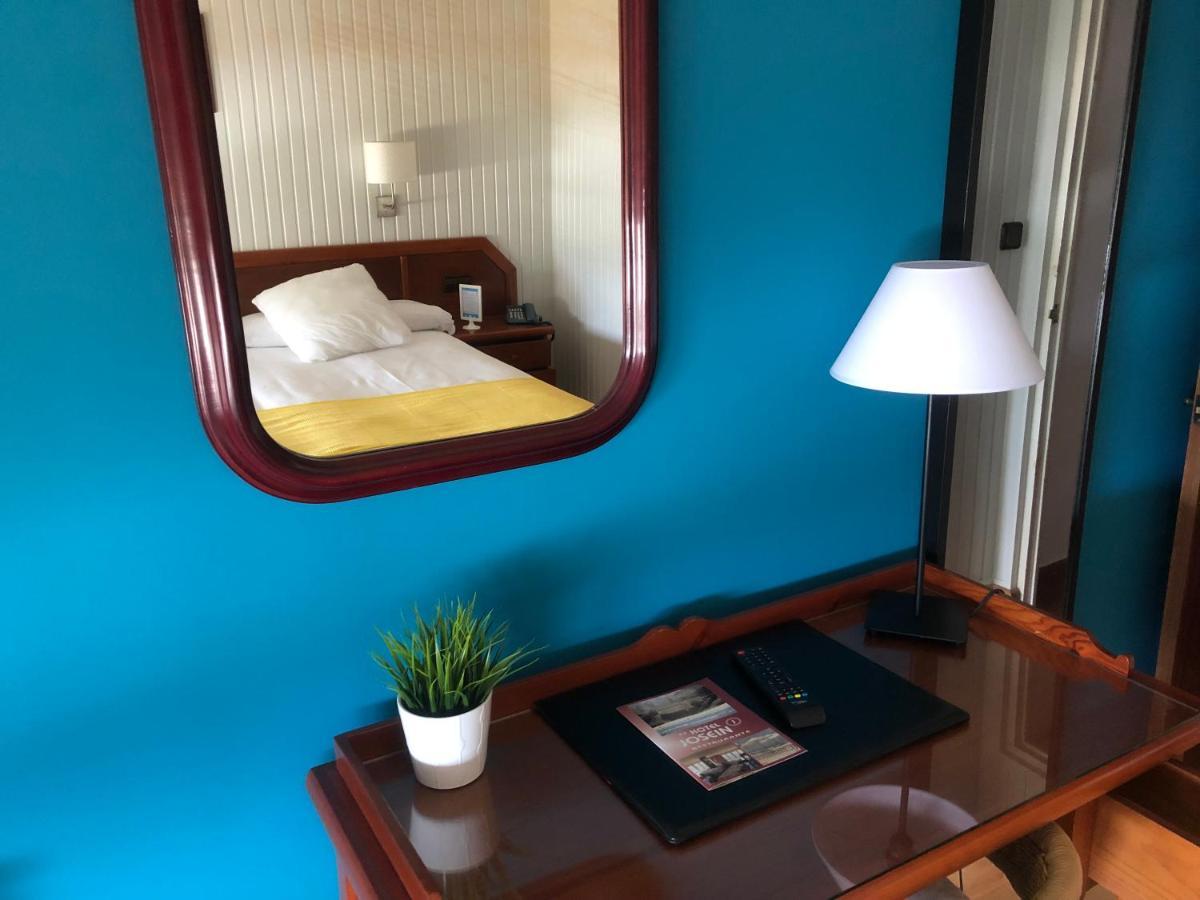 קומיאס Hotel Josein מראה חיצוני תמונה