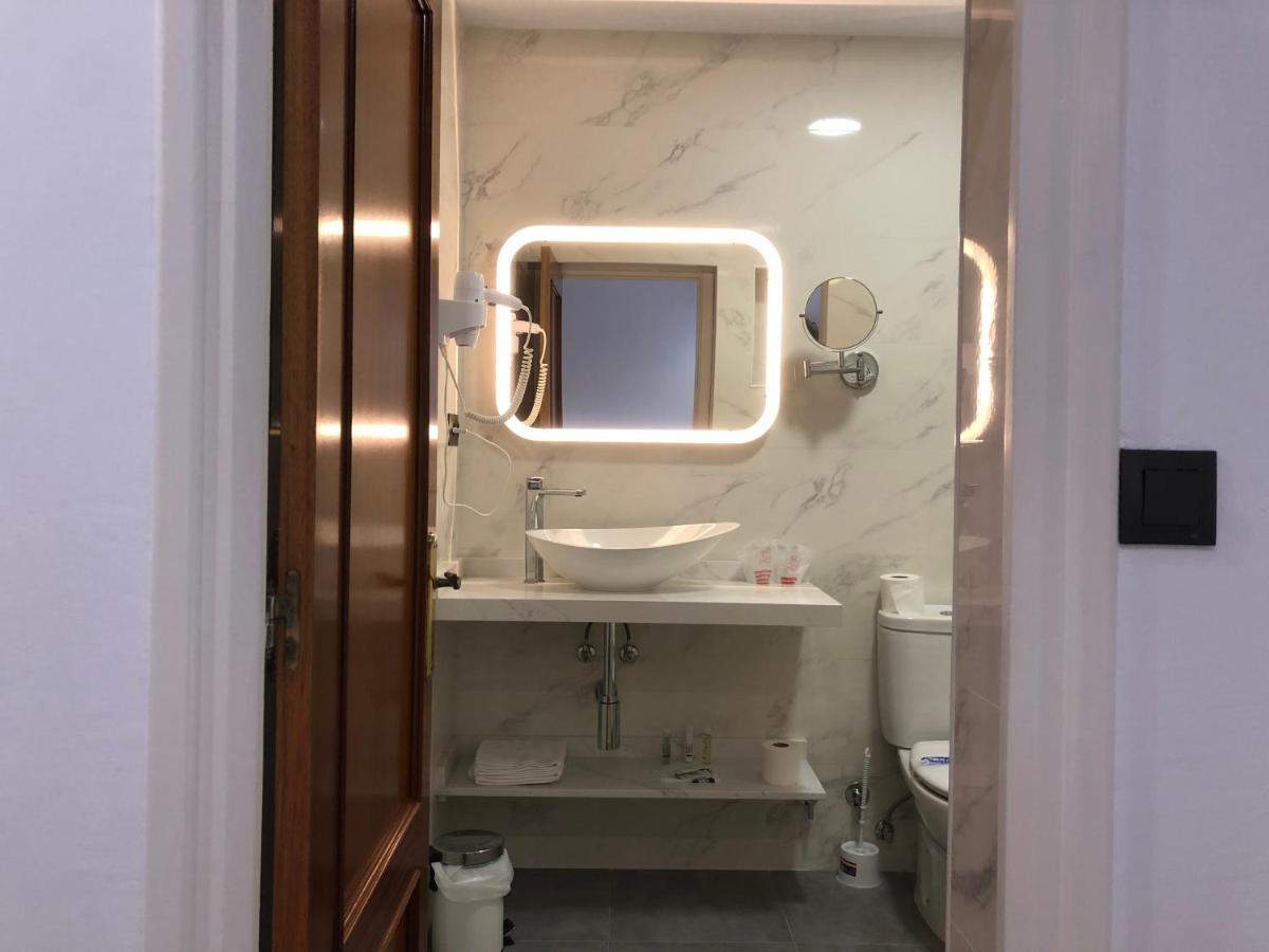קומיאס Hotel Josein מראה חיצוני תמונה