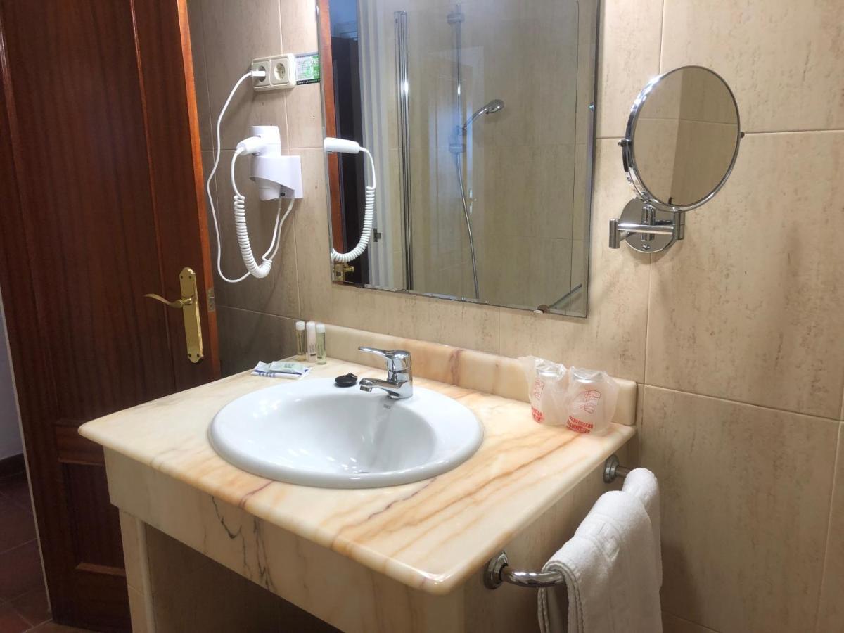 קומיאס Hotel Josein מראה חיצוני תמונה